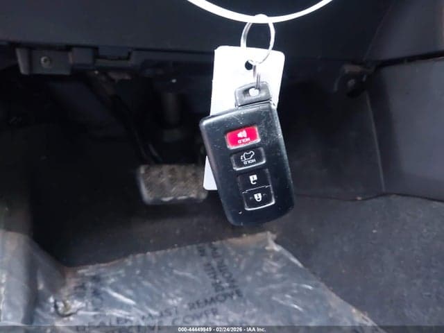 2017 TOYOTA RAV4 XLE 11