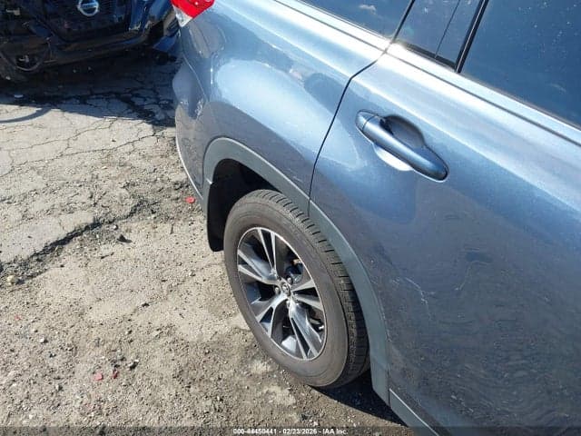 2019 TOYOTA HIGHLANDER LE 20