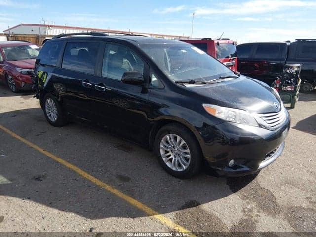 2017 TOYOTA SIENNA XLE 8 PASSENGER