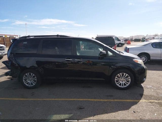 2017 TOYOTA SIENNA XLE 8 PASSENGER 14