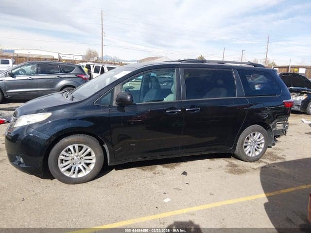 2017 TOYOTA SIENNA XLE 8 PASSENGER 15