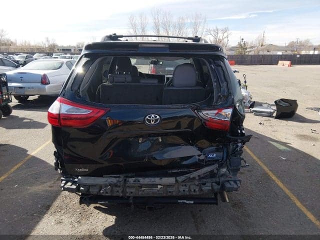 2017 TOYOTA SIENNA XLE 8 PASSENGER 17