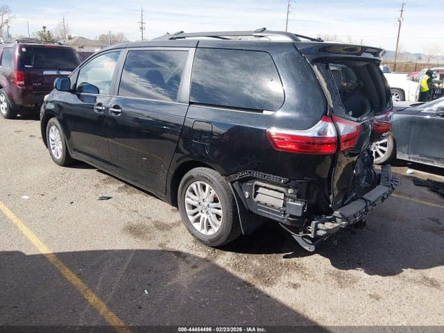 2017 TOYOTA SIENNA XLE 8 PASSENGER 3