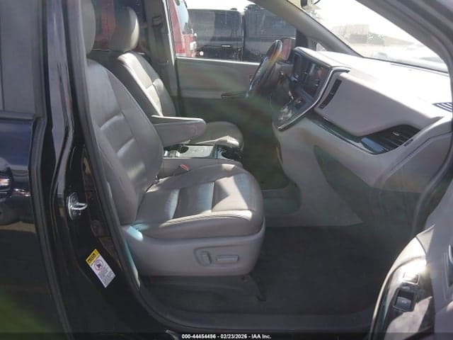 2017 TOYOTA SIENNA XLE 8 PASSENGER 5