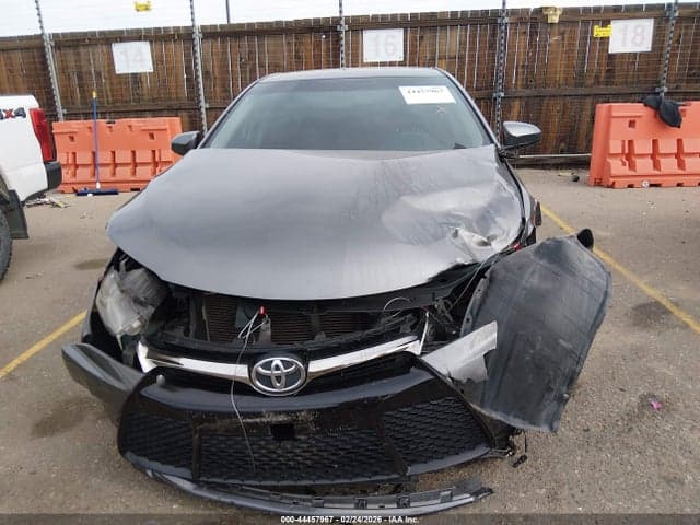 2017 TOYOTA CAMRY SE 11
