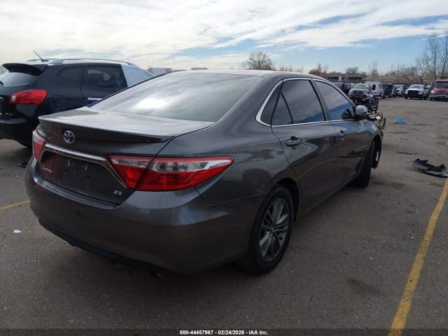 2017 TOYOTA CAMRY SE 4