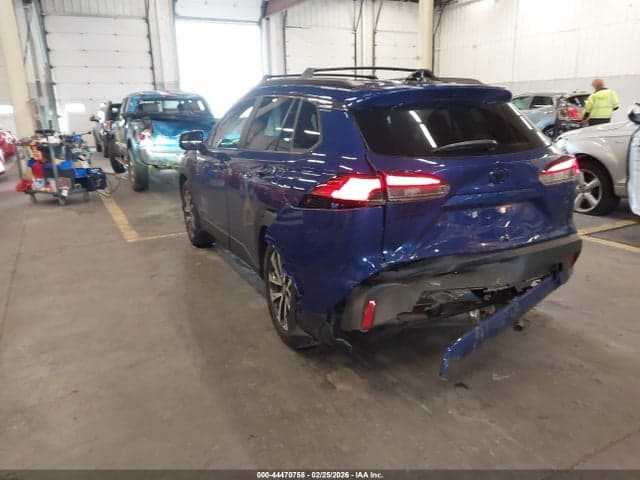 2025 TOYOTA COROLLA CROSS XLE 3