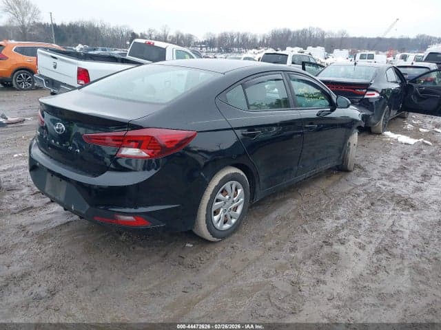 2019 HYUNDAI ELANTRA SE 4