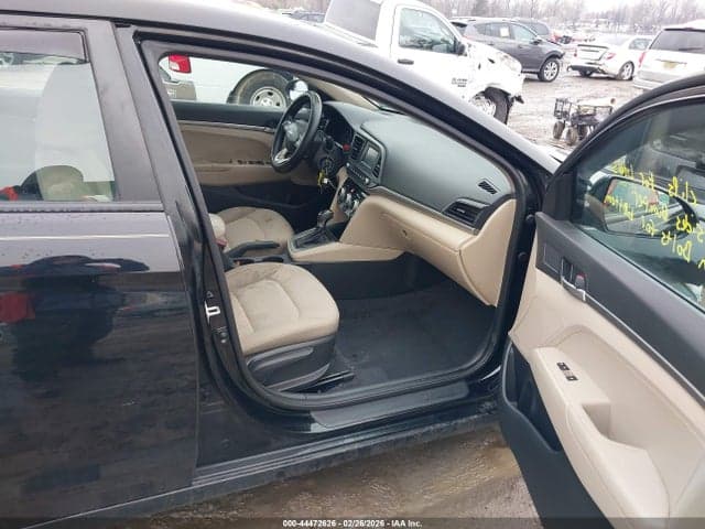 2019 HYUNDAI ELANTRA SE 5