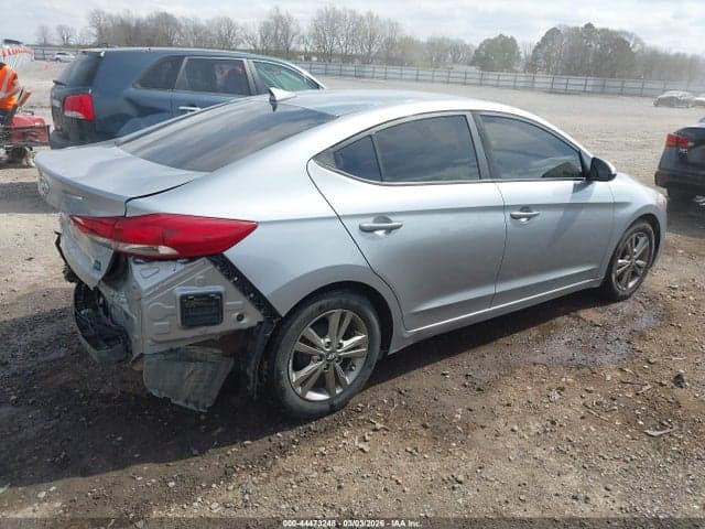 2017 HYUNDAI ELANTRA SE 4
