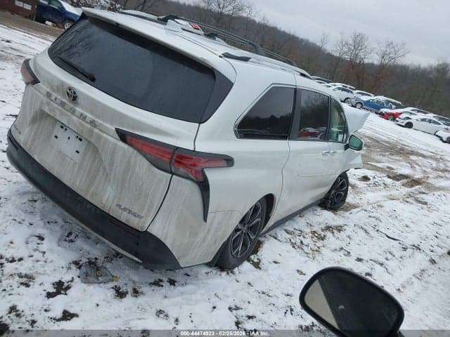 2026 TOYOTA SIENNA PLATINUM 3
