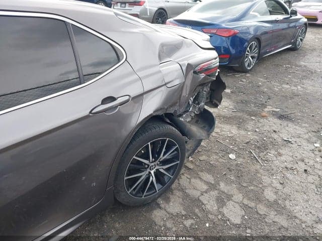 2022 TOYOTA CAMRY SE 18