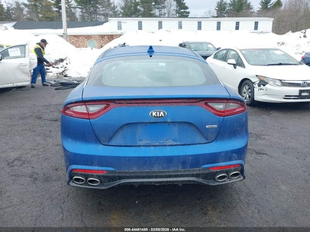2018 KIA STINGER 17