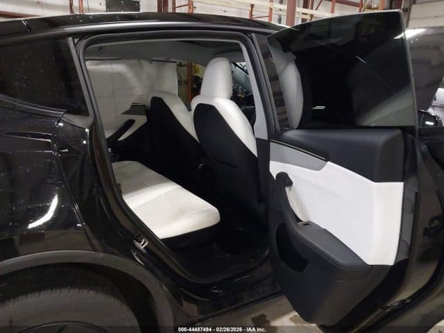 2026 TESLA MODEL Y PREMIUM REAR-WHEEL DRIVE/STANDARD REAR-WHEEL DRIVE 8