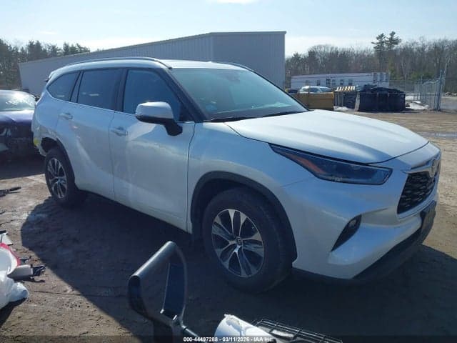 2026 TOYOTA HIGHLANDER XLE