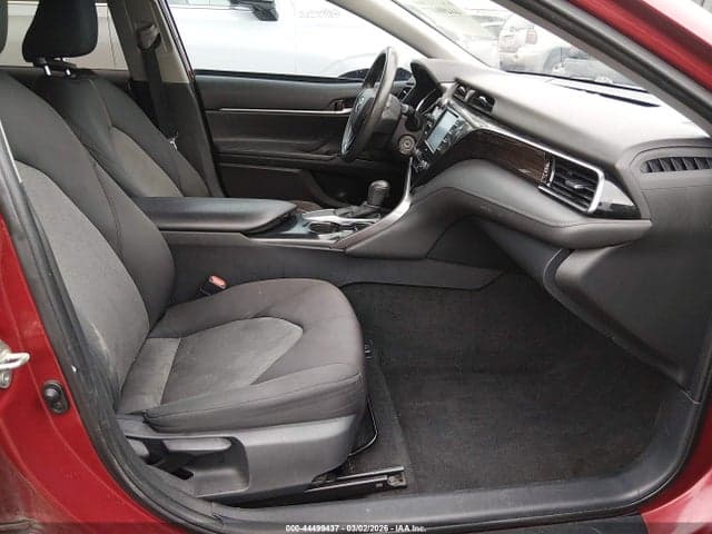 2020 TOYOTA CAMRY LE 5