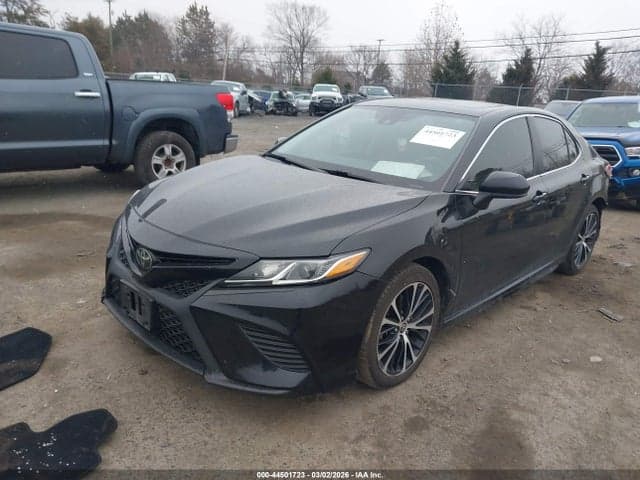 2020 TOYOTA CAMRY SE 2