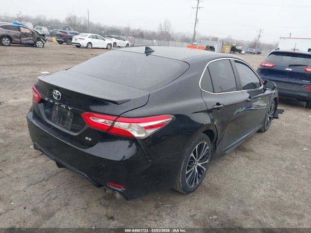 2020 TOYOTA CAMRY SE 4