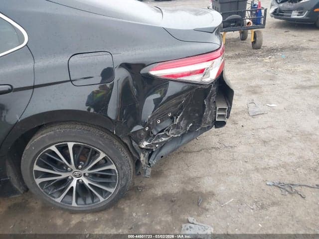 2020 TOYOTA CAMRY SE 6