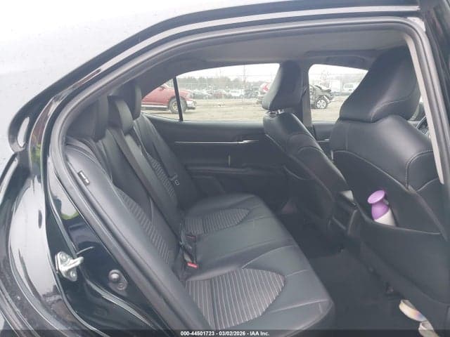 2020 TOYOTA CAMRY SE 8