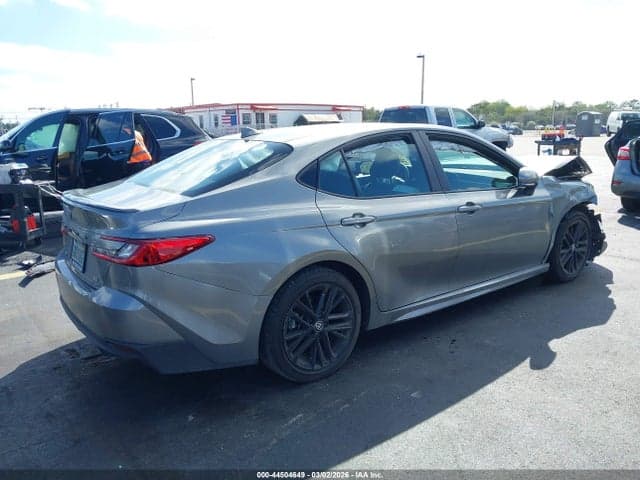 2025 TOYOTA CAMRY SE 4