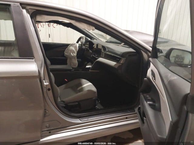 2025 TOYOTA CAMRY SE 5