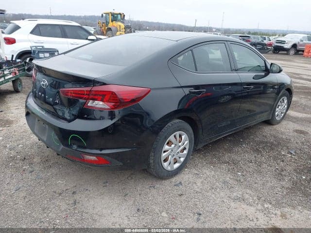 2019 HYUNDAI ELANTRA SE 4