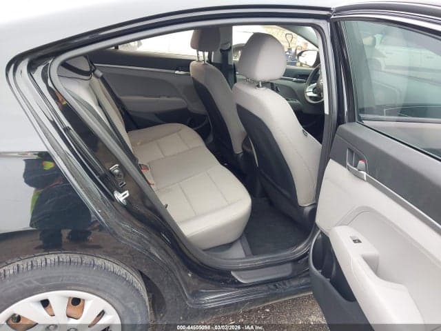 2019 HYUNDAI ELANTRA SE 8