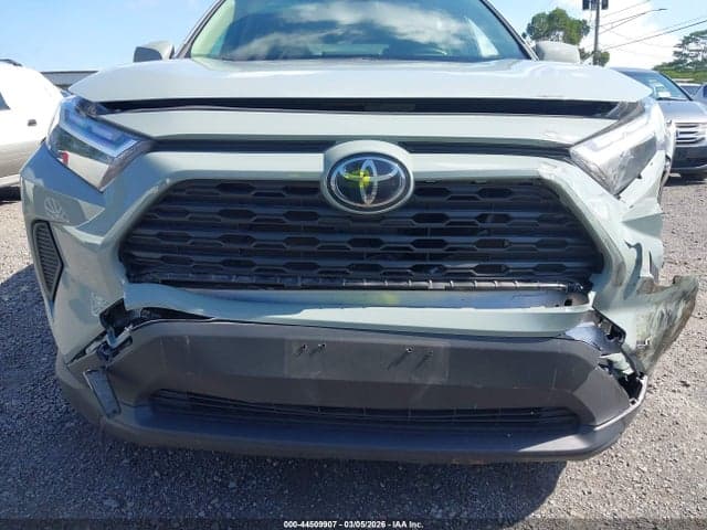 2024 TOYOTA RAV4 XLE 17