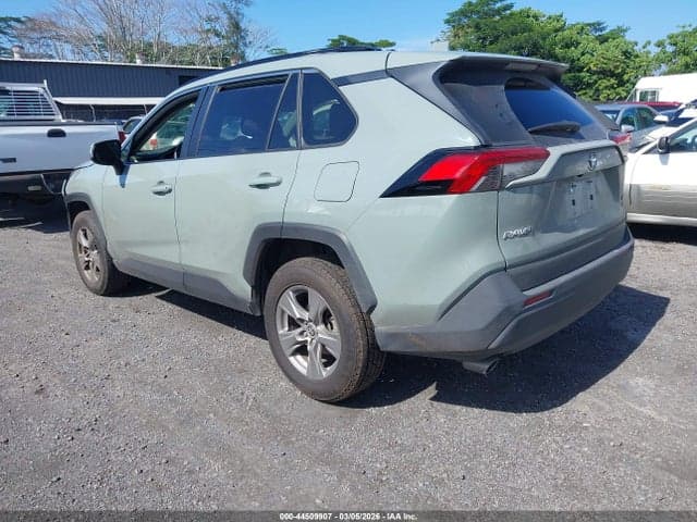 2024 TOYOTA RAV4 XLE 3
