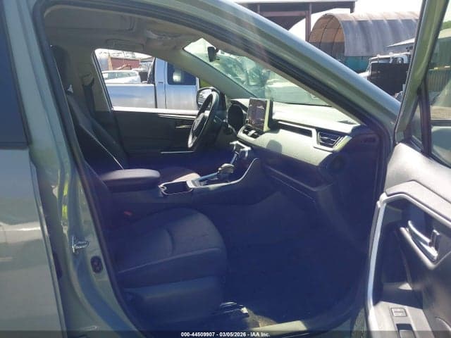 2024 TOYOTA RAV4 XLE 5