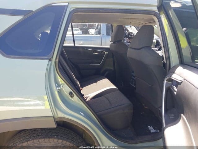 2024 TOYOTA RAV4 XLE 8