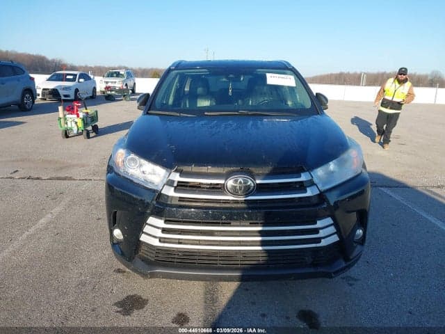 2018 TOYOTA HIGHLANDER XLE 12