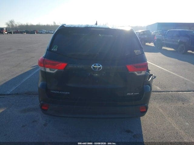 2018 TOYOTA HIGHLANDER XLE 16