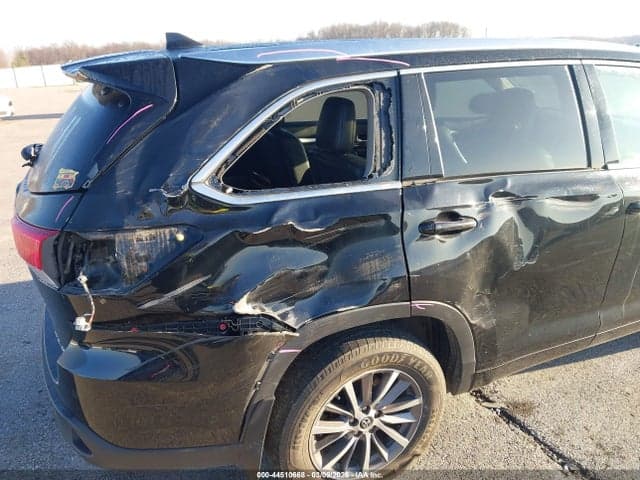 2018 TOYOTA HIGHLANDER XLE 17