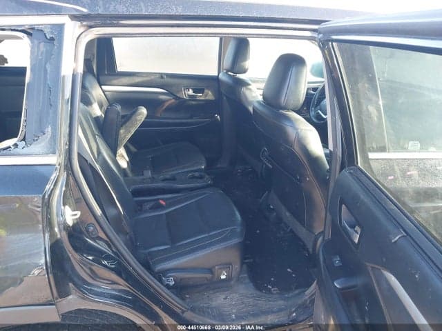 2018 TOYOTA HIGHLANDER XLE 8