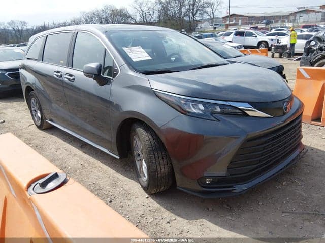 2025 TOYOTA SIENNA XLE - 1