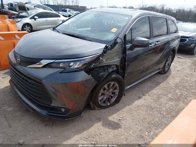 2025 TOYOTA SIENNA XLE 2