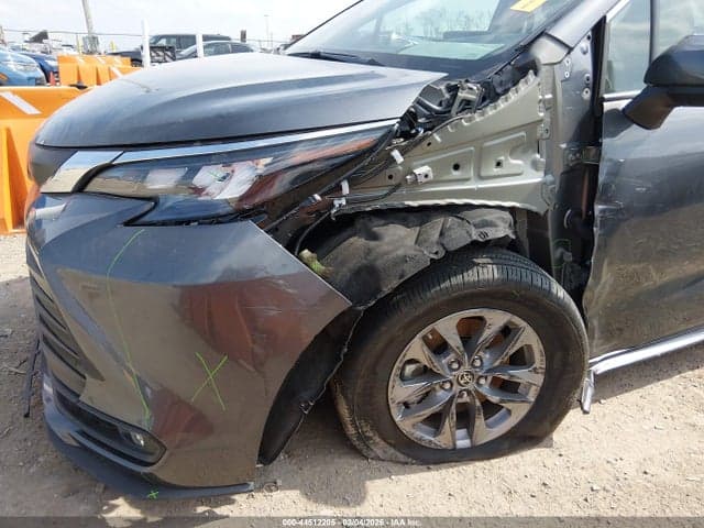2025 TOYOTA SIENNA XLE 6
