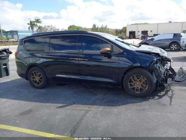 2021 CHRYSLER VOYAGER LXI 13