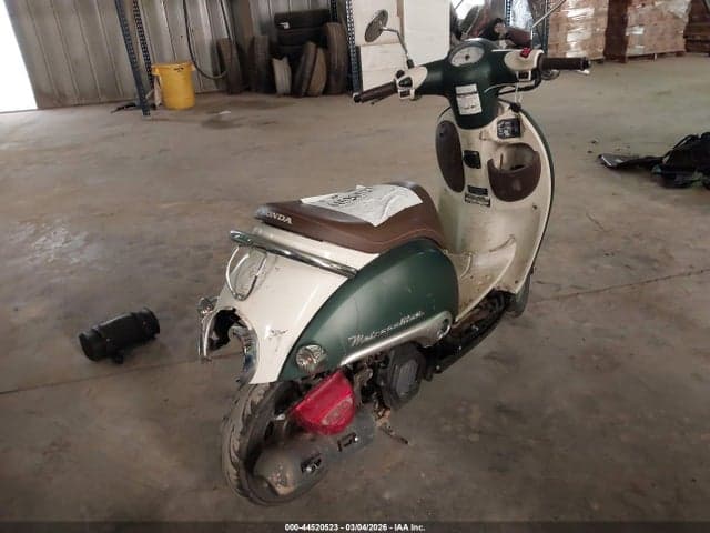 2024 HONDA NCW50 4