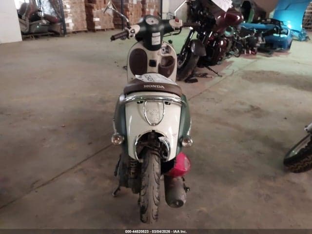 2024 HONDA NCW50 6