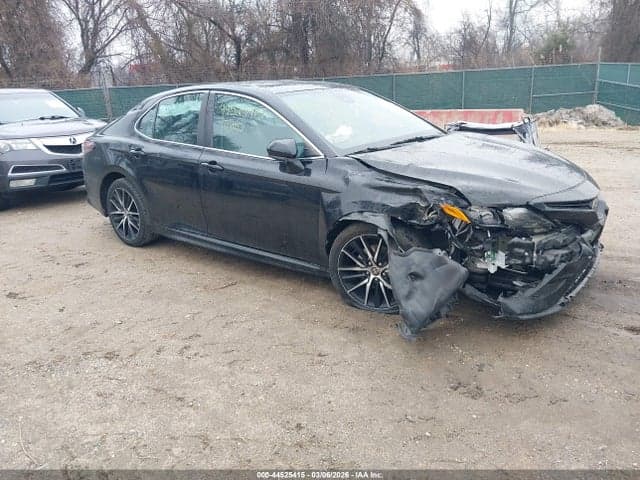 2021 TOYOTA CAMRY SE 1