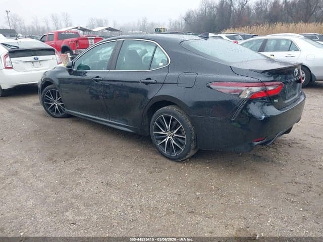 2021 TOYOTA CAMRY SE 3