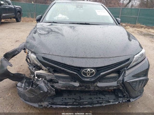 2021 TOYOTA CAMRY SE 6