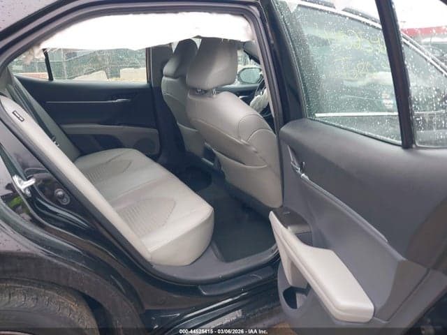 2021 TOYOTA CAMRY SE 8