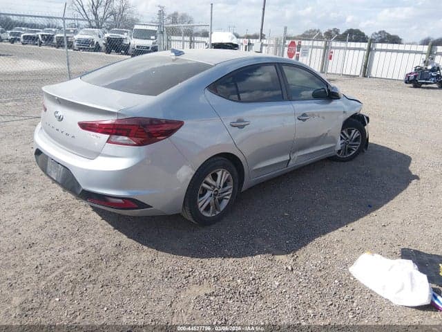 2020 HYUNDAI ELANTRA SEL 4