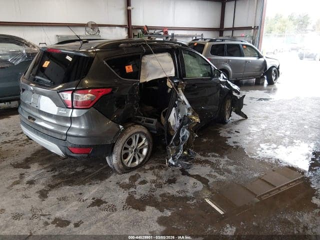 2017 FORD ESCAPE SE 4