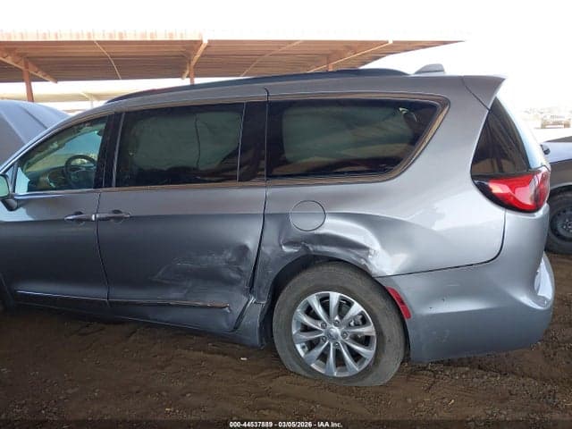 2017 CHRYSLER PACIFICA TOURING-L 6