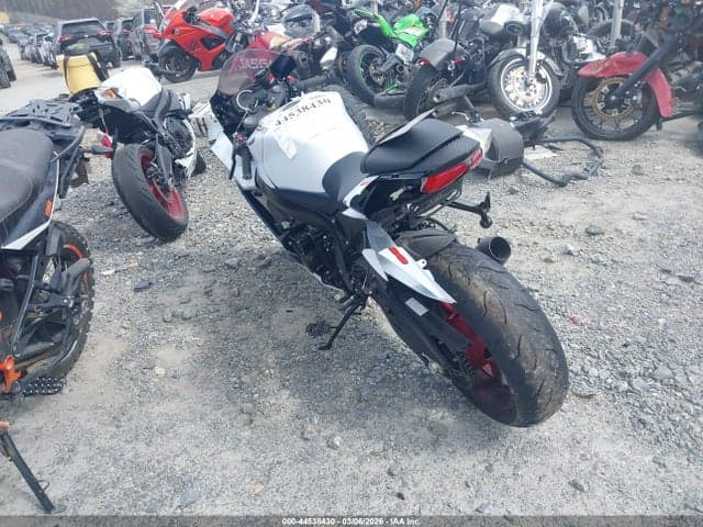 2025 SUZUKI GSX-R600 3